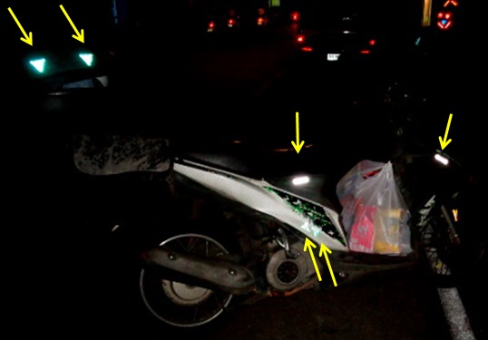 Name:  Moped mit Reflektoren Pfeile.jpg
Hits: 191
Größe:  35,1 KB