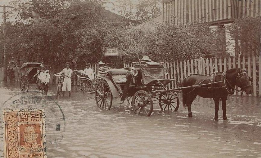 Name:  Surawong Road Bangkok 1917..jpg
Hits: 135
Größe:  119,3 KB