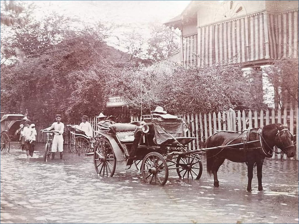 Klicke auf die Grafik für eine größere Ansicht 

Name:	Surawong Road Bangkok 1917.jpg 
Hits:	98 
Größe:	187,8 KB 
ID:	15648