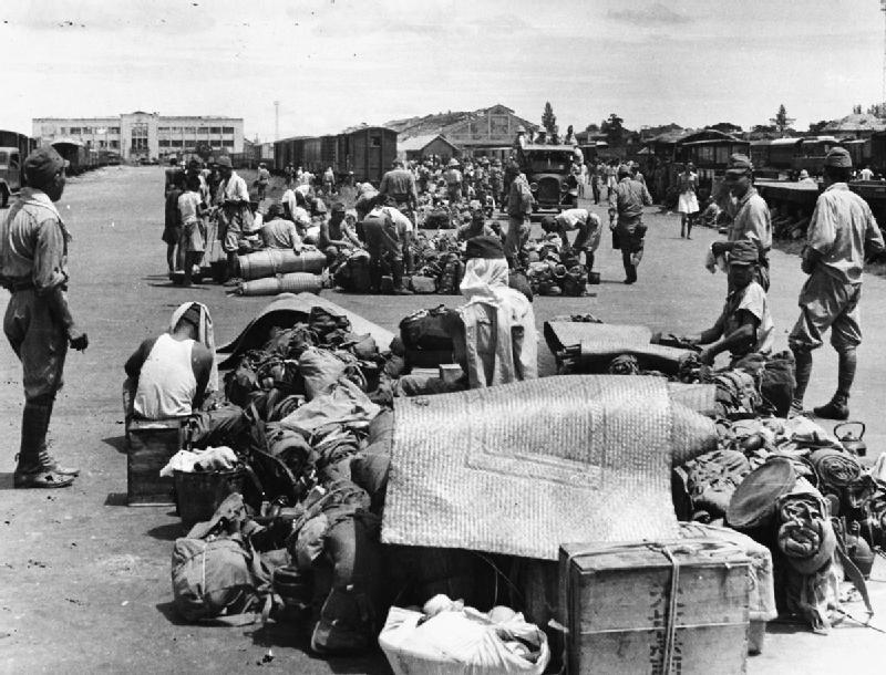 Name:  JAPANESE POW LEAVE BANGKOK, 1945.jpg
Hits: 224
Größe:  97,6 KB