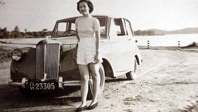 Name:  1937,girl und Auto.jpg
Hits: 158
Größe:  55,1 KB
