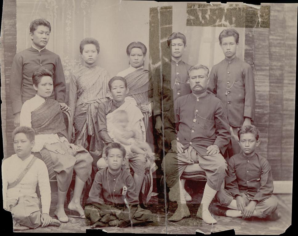 Name:  1908-governor-of-chantaburi-family.jpg
Hits: 128
Größe:  103,2 KB