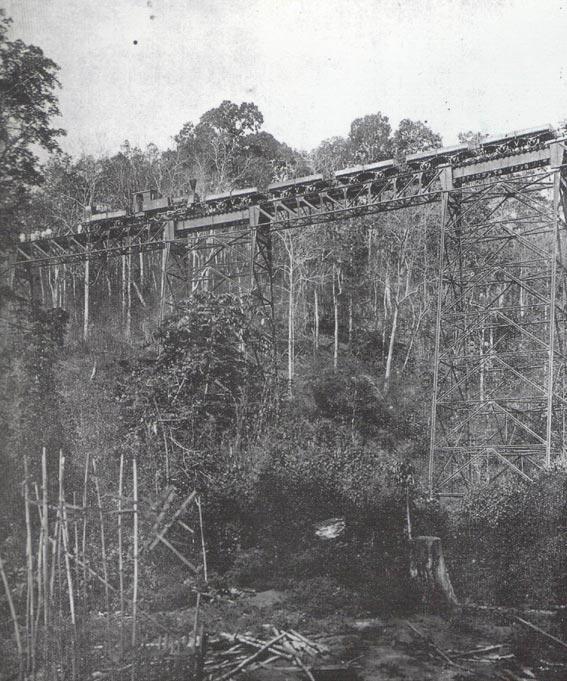 Name:  Brücke bei Lampang - 1920 - Ich hoffe sie ist mittlerweile etwas moderner.jpg
Hits: 285
Größe:  89,6 KB