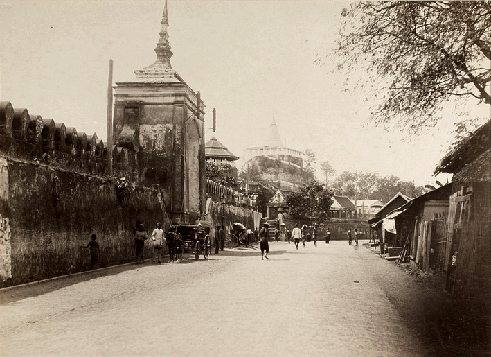 Klicke auf die Grafik für eine größere Ansicht 

Name:	Golden mount- Wat Saket 1893.jpg 
Hits:	143 
Größe:	82,5 KB 
ID:	4751