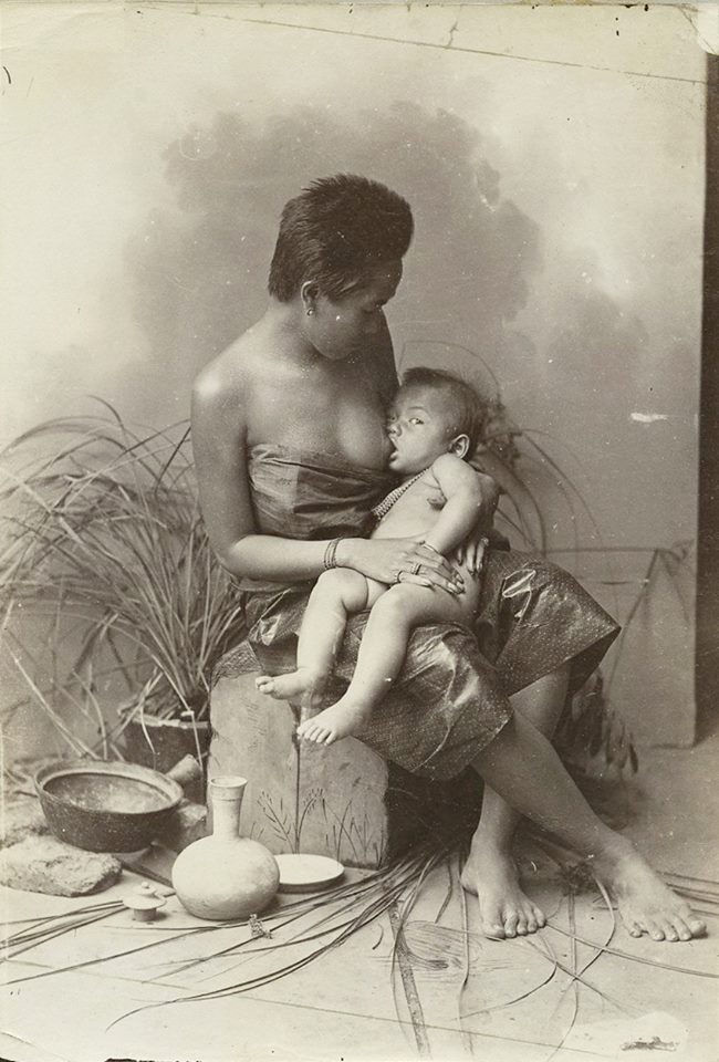 Name:  Mutter mit Kind 1890.jpg
Hits: 217
Größe:  100,1 KB