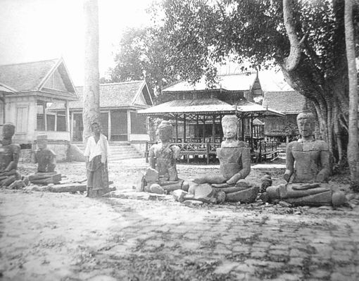 Name:  Jahr +Ort unbekannt Südwest Thailand.jpg
Hits: 218
Größe:  52,9 KB
