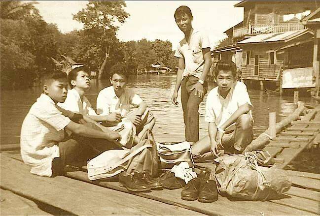 Name:  Studenten in Ayutthaya - 1965.jpg
Hits: 194
Größe:  62,0 KB
