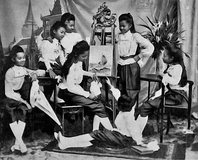 Name:  1885 - Daughters of King Chulalongkorn.jpg
Hits: 167
Größe:  142,6 KB