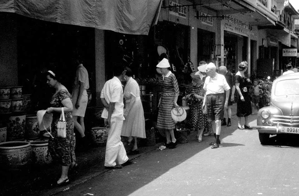 Name:  Farangs in Bangkok 1960.jpg
Hits: 169
Größe:  84,5 KB