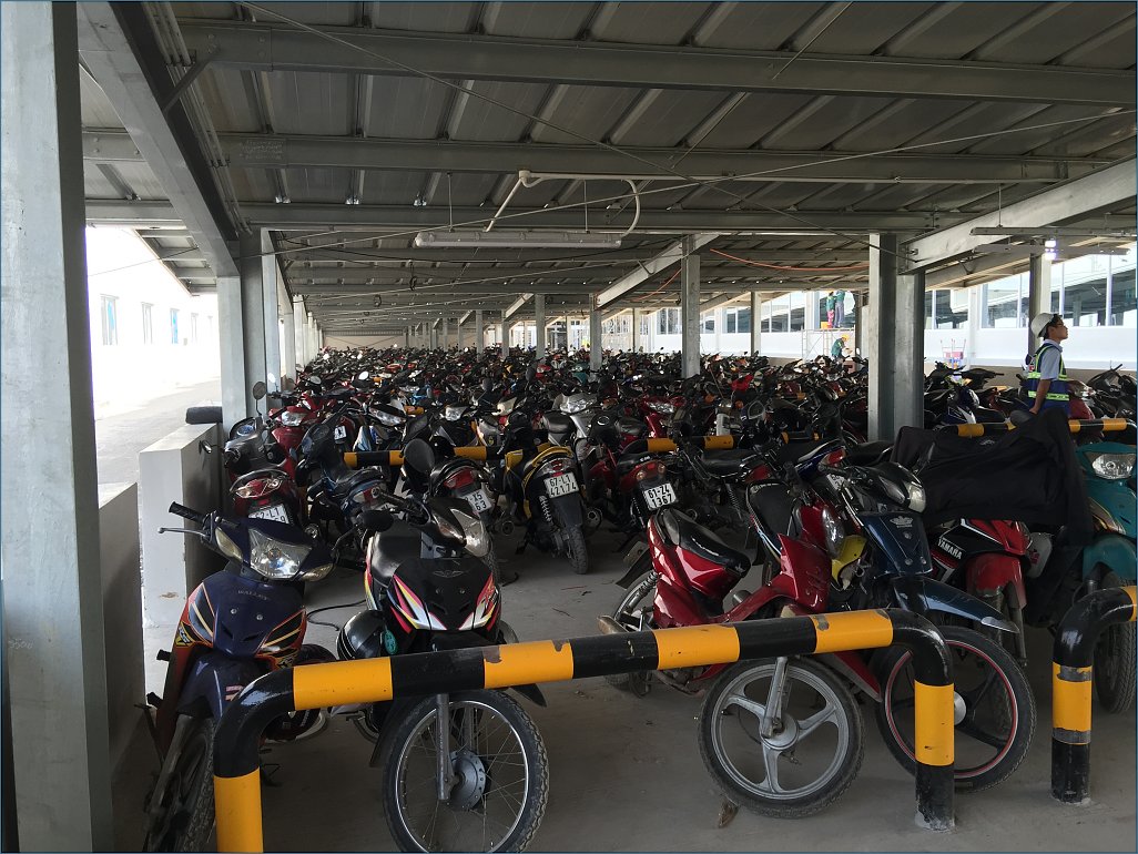 Klicke auf die Grafik für eine größere Ansicht 

Name:	Saigon_Mopeds3.jpg 
Hits:	429 
Größe:	158,3 KB 
ID:	7462