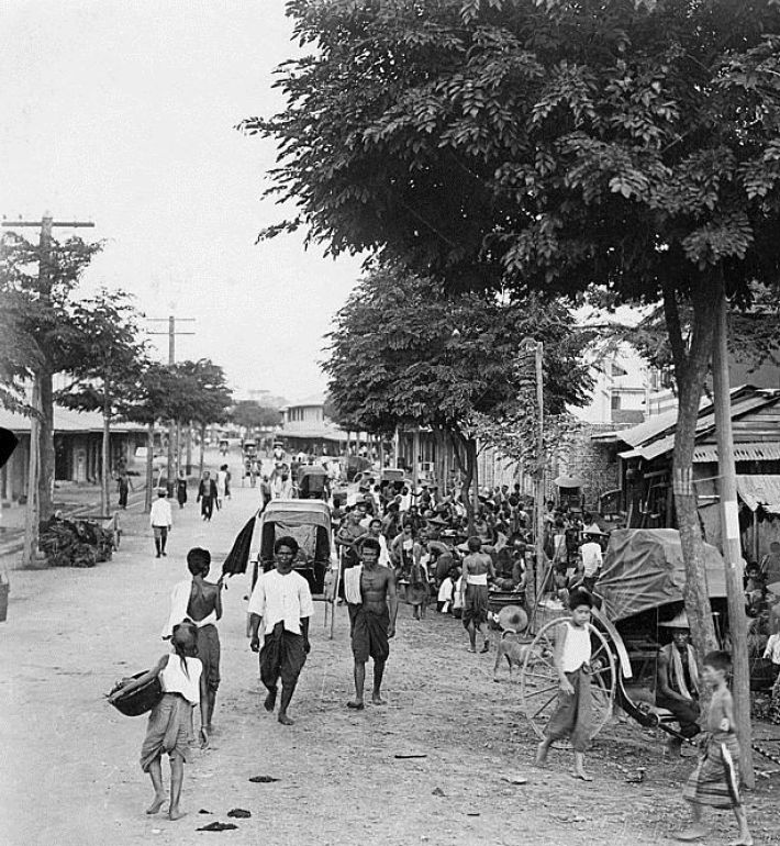 Name:  Bangkok Silom Road - 1902.jpg
Hits: 203
Größe:  148,2 KB