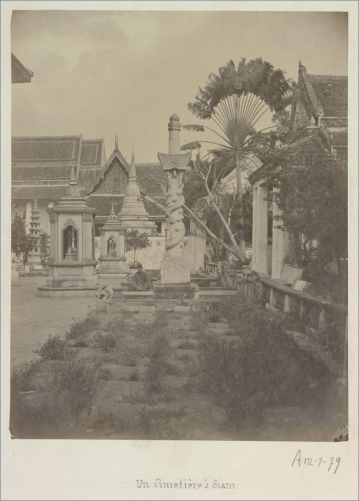 Klicke auf die Grafik für eine größere Ansicht 

Name:	Ein Wat in Bangkok - Foto von 1875.jpg 
Hits:	155 
Größe:	108,6 KB 
ID:	9588