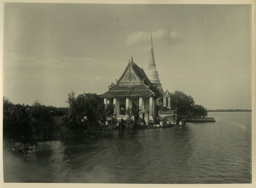 Name:  Phra Samut Chedi  am Chaya Phraya.jpg
Hits: 240
Größe:  133,9 KB