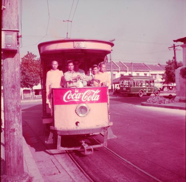 Name:  Bangkok 1951 Coca Cola.jpg
Hits: 256
Größe:  45,2 KB