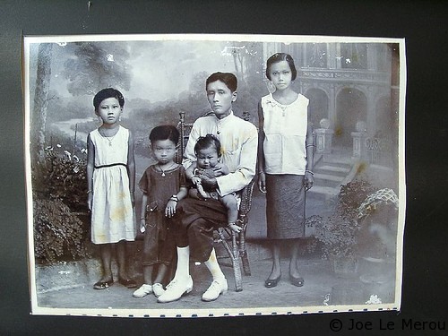 Name:  thai-family-1930.jpg
Hits: 209
Größe:  58,3 KB