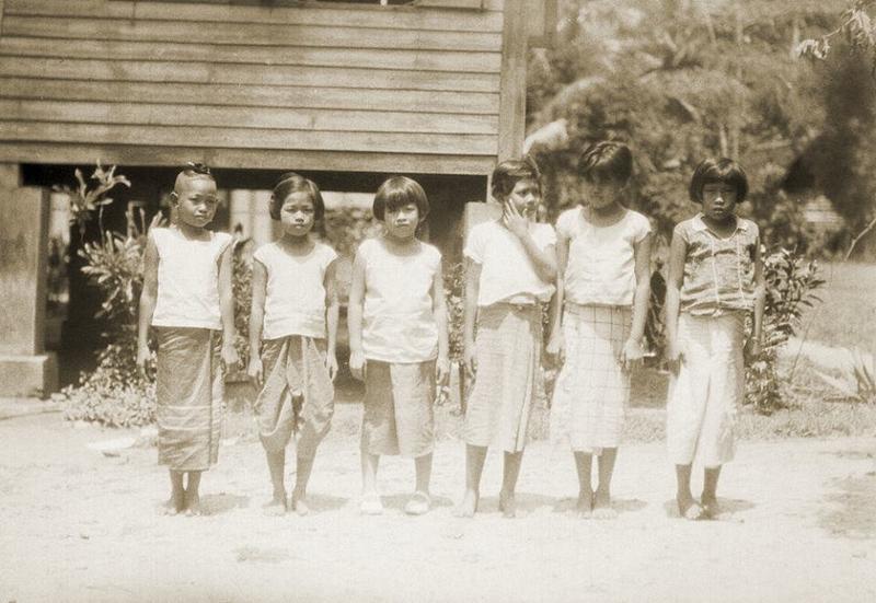 Name:  Songkhla 1929-4.jpg
Hits: 197
Größe:  70,3 KB