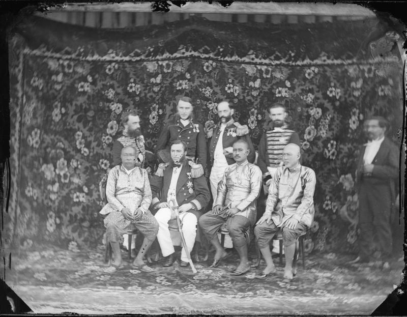 Name:  Gruppenbild der österreichischen Delegation mit siamesischen Würdenträgern 1869.jpg
Hits: 160
Größe:  83,3 KB