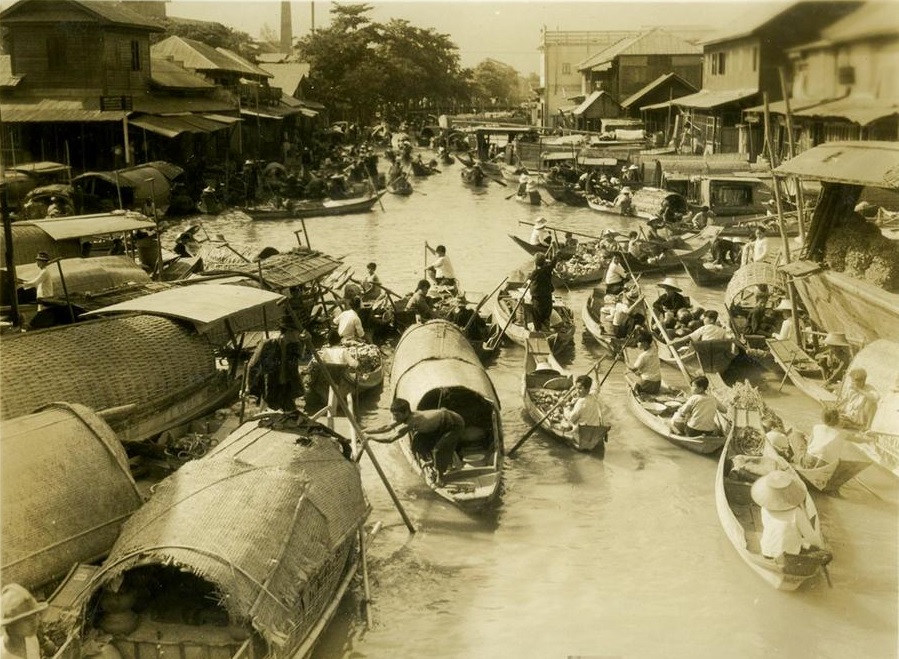 Klicke auf die Grafik für eine größere Ansicht 

Name:	Khlong in Bangkok-1927-1.jpg 
Hits:	152 
Größe:	134,3 KB 
ID:	9712