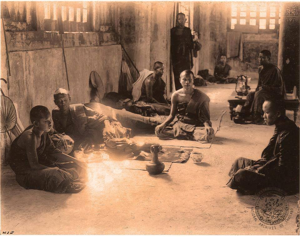Name:  Monks am Wat Arun Zeit rama V.jpg
Hits: 206
Größe:  116,2 KB