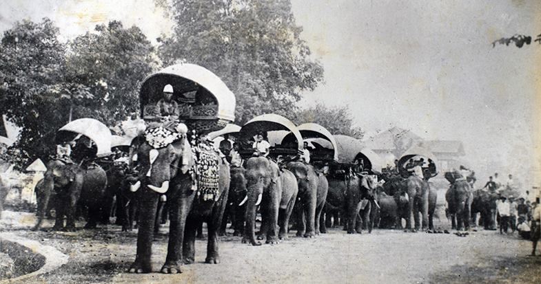 Name:  Rama VII bei Chiang Mai - 1926.jpg
Hits: 192
Größe:  72,1 KB