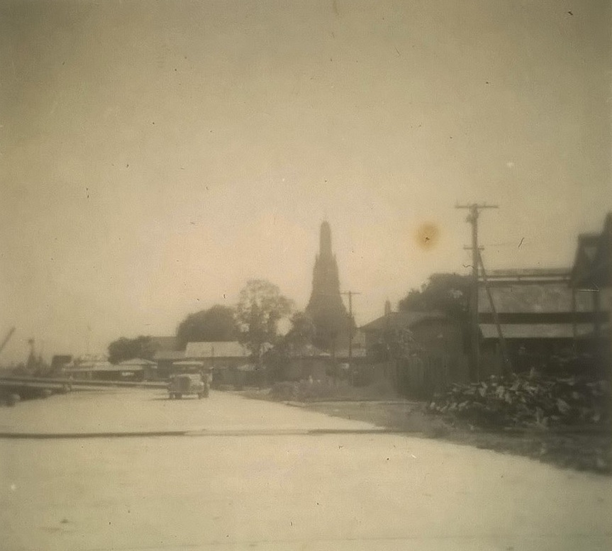 Name:  Blick auf Wat Arun 1940.jpg
Hits: 164
Größe:  138,1 KB