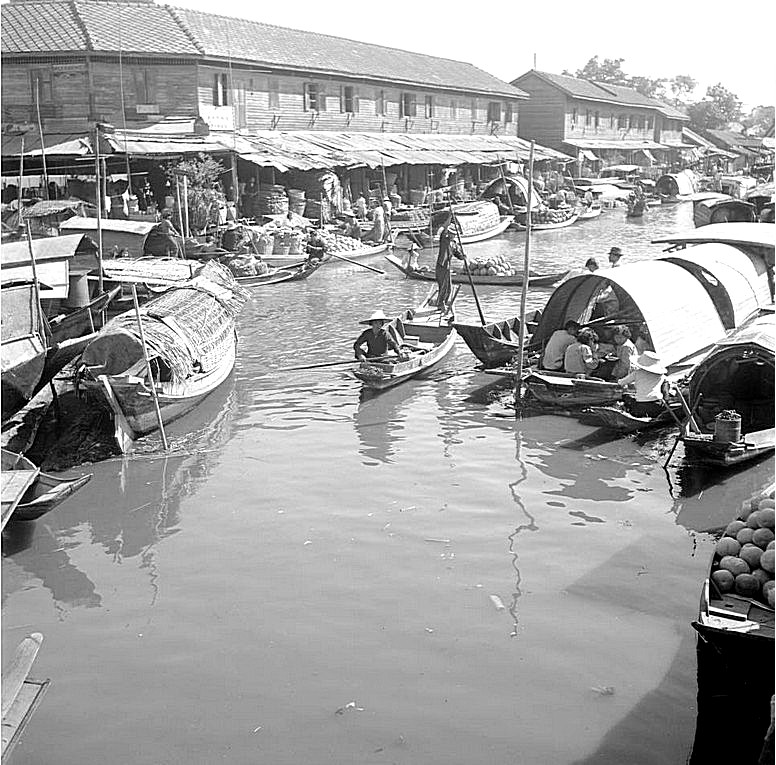 Name:  Khlong Bangkok 1950-1.jpg
Hits: 174
Größe:  167,2 KB