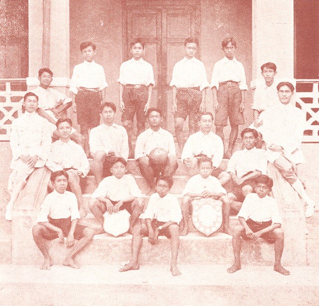 Name:  Fußballteam 1915.jpg
Hits: 154
Größe:  122,8 KB